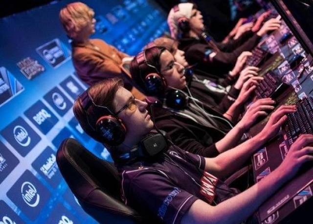 与拜仁的持 与拜仁的持